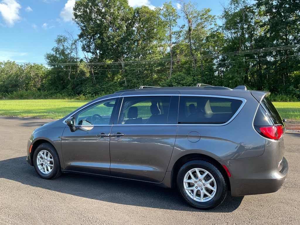 2020 Chrysler Voyager Image 4