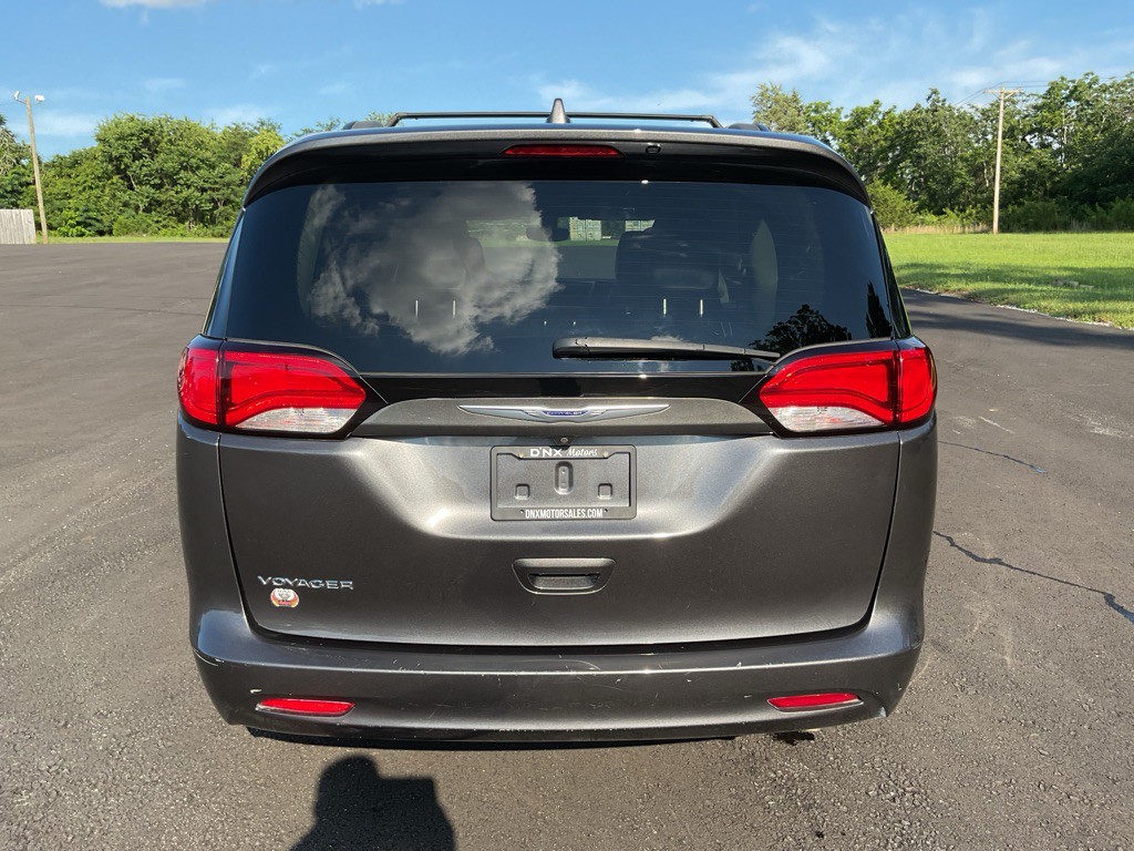 2020 Chrysler Voyager Image 6