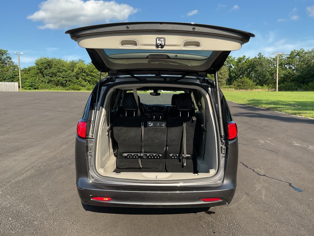 2020 Chrysler Voyager Image 7