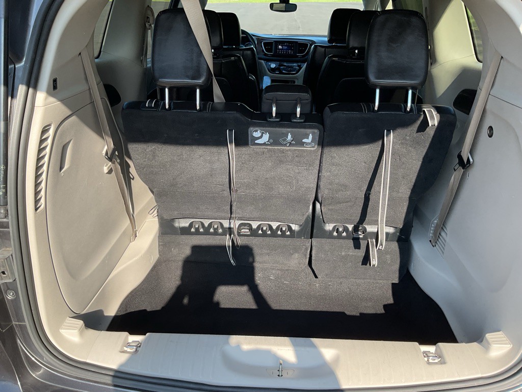 2020 Chrysler Voyager Image 8