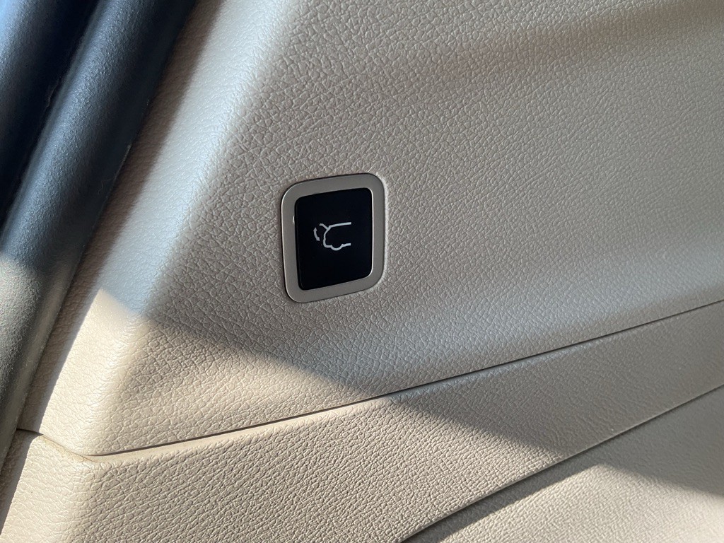 2020 Chrysler Voyager Image 9