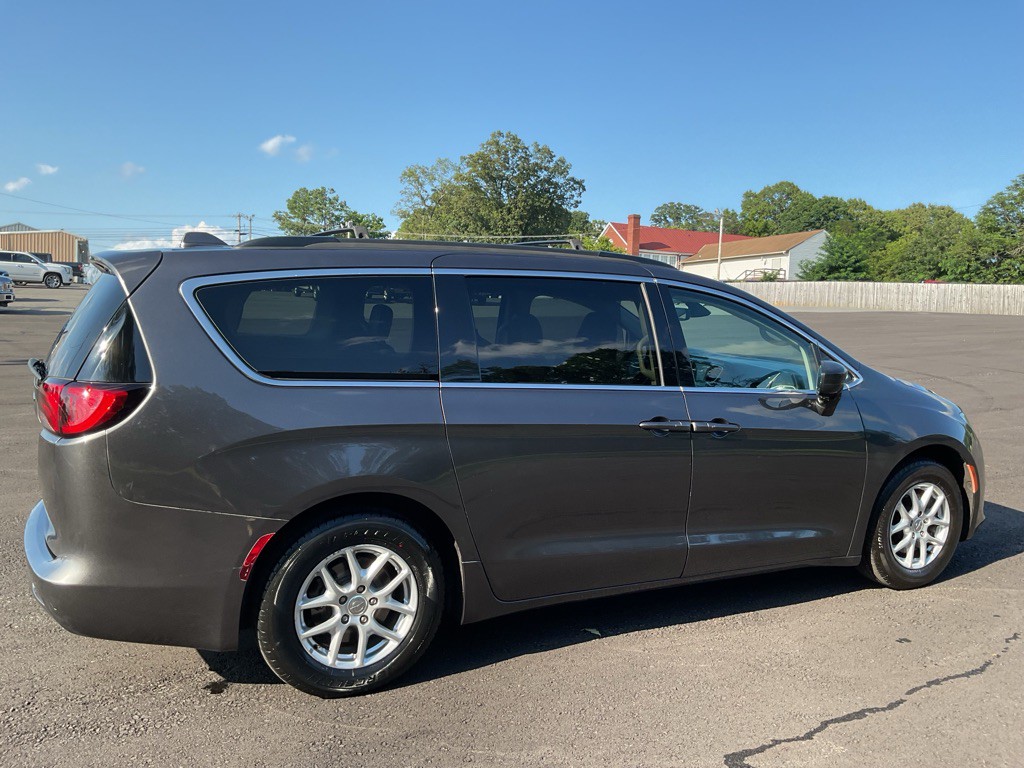 2020 Chrysler Voyager Image 11