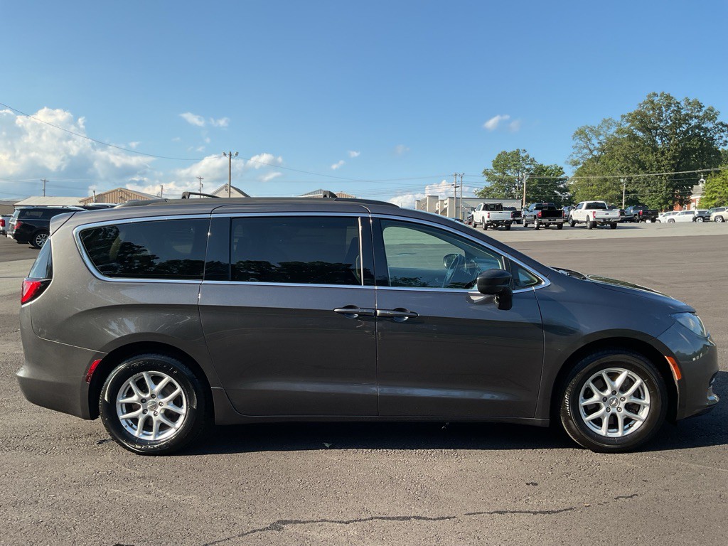 2020 Chrysler Voyager Image 12