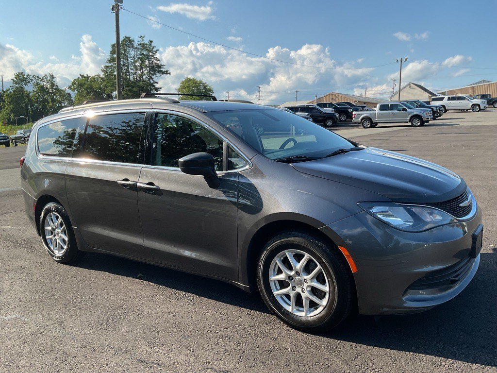 2020 Chrysler Voyager Image 13
