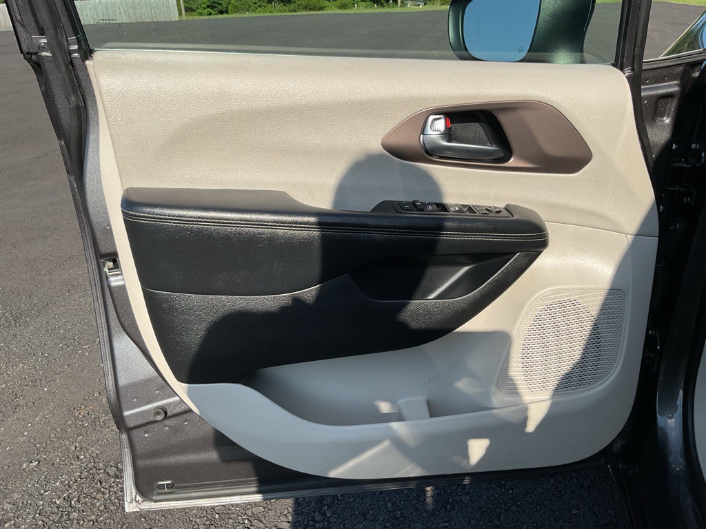 2020 Chrysler Voyager Image 23