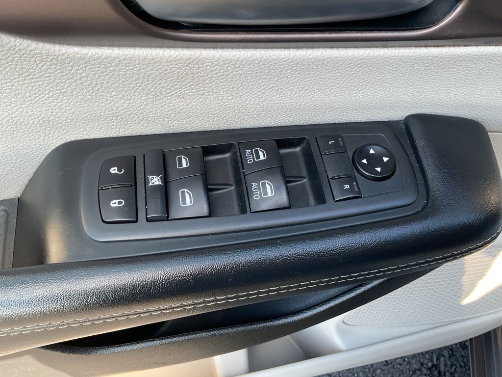 2020 Chrysler Voyager Image 24