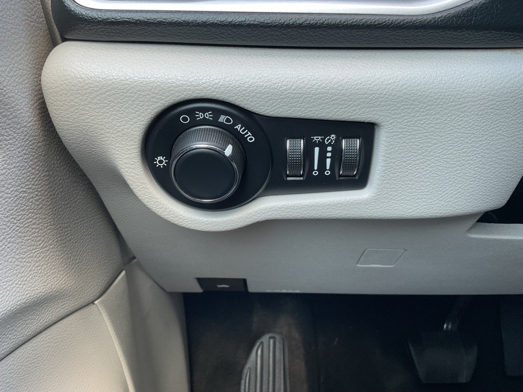 2020 Chrysler Voyager Image 26