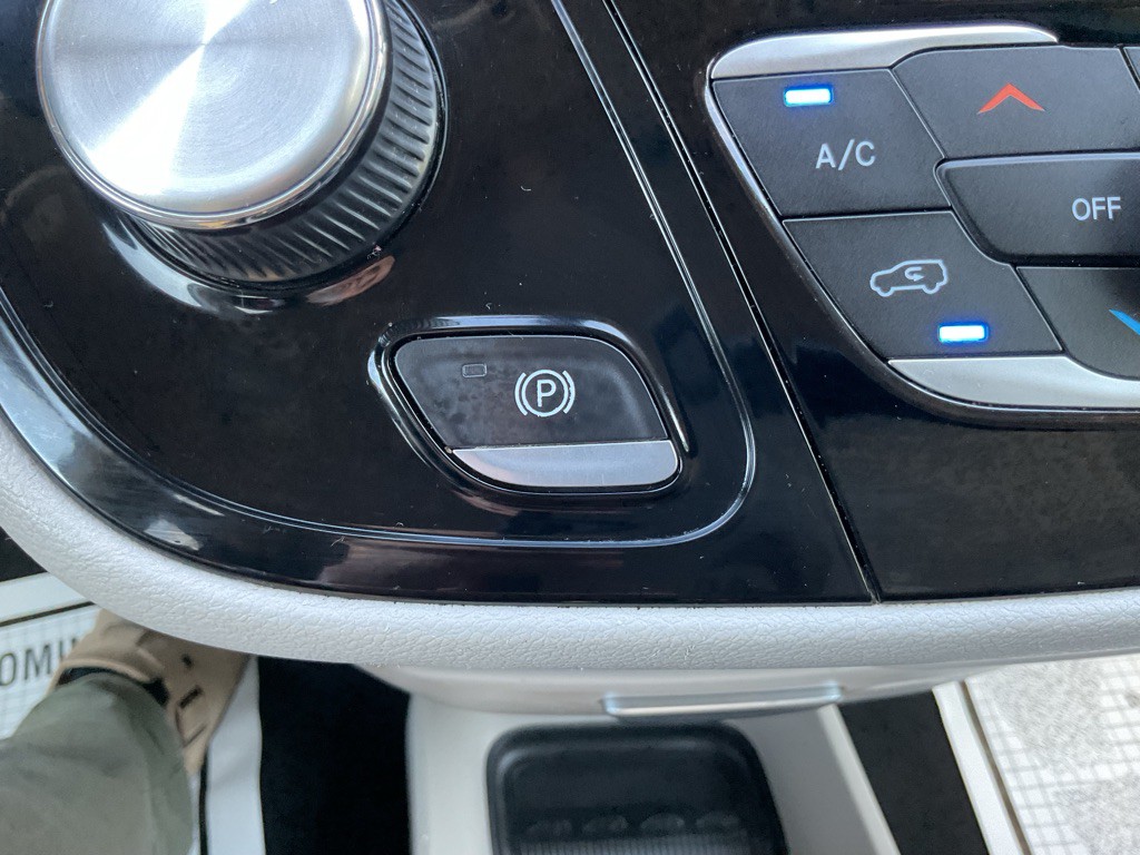 2020 Chrysler Voyager Image 33