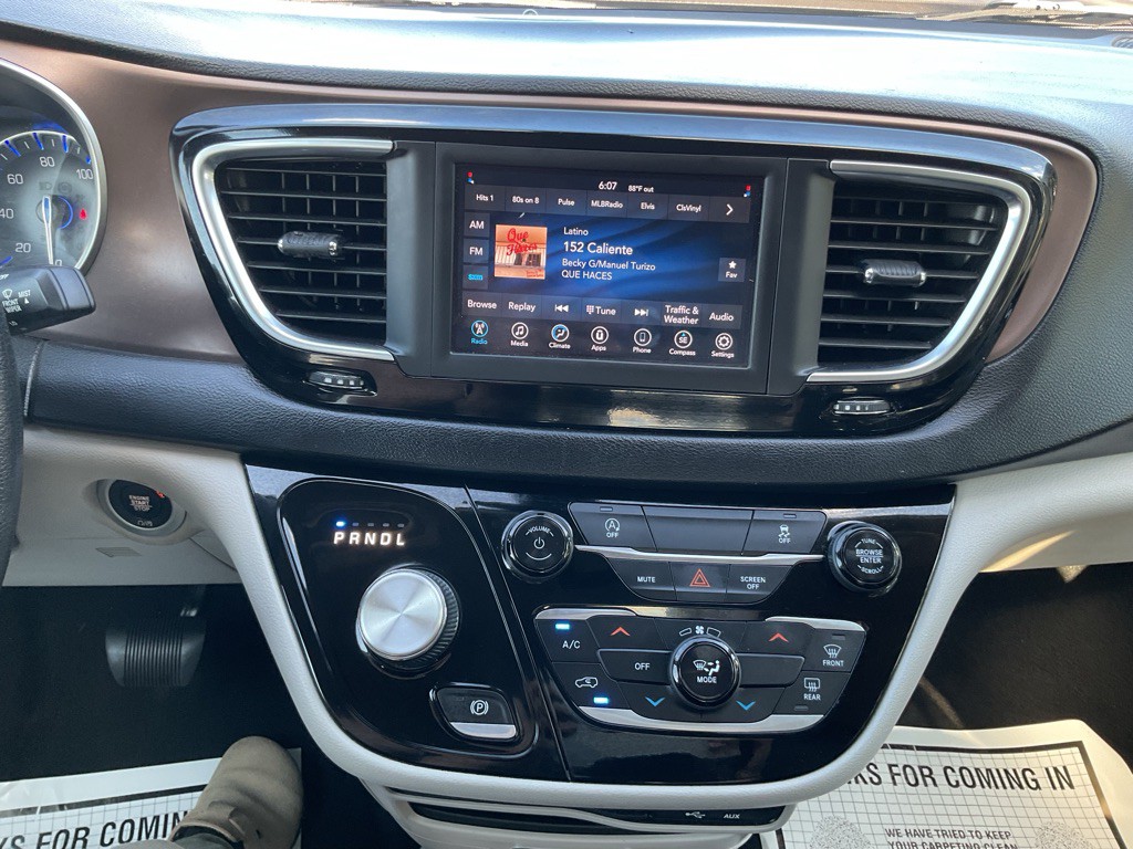 2020 Chrysler Voyager Image 35