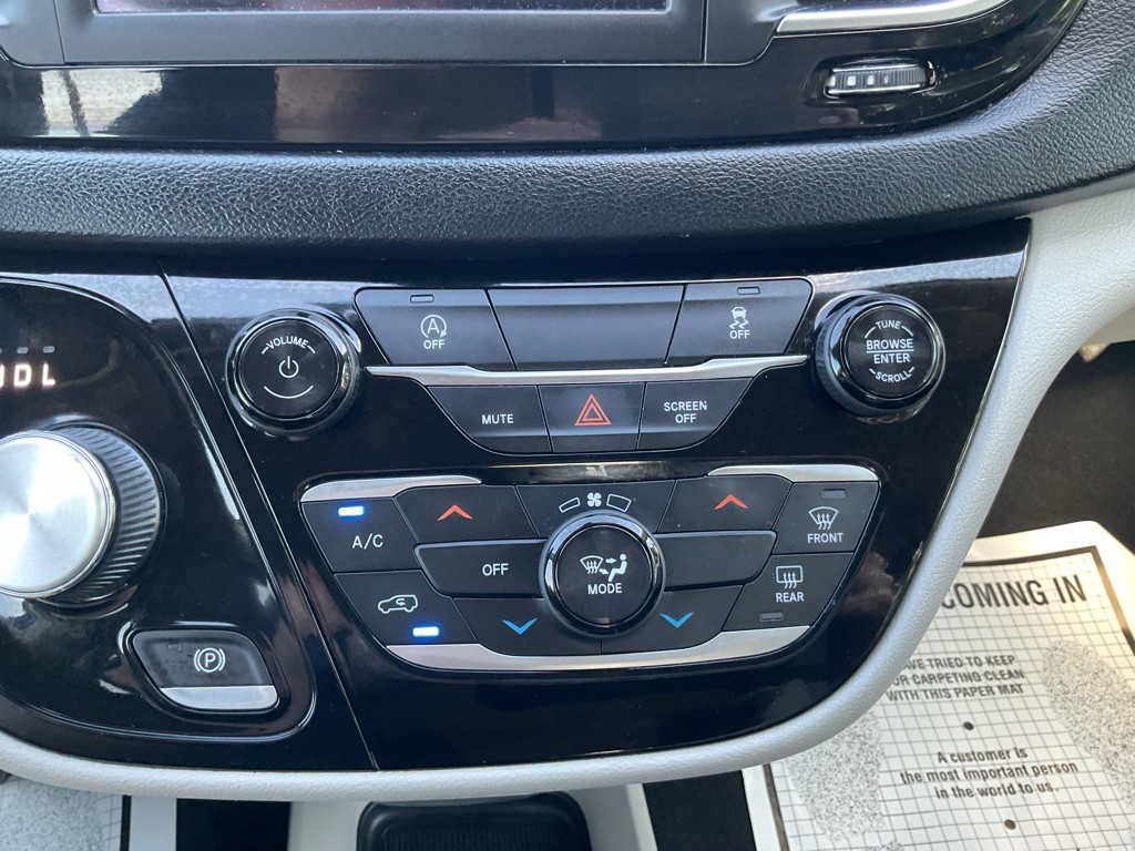 2020 Chrysler Voyager Image 38