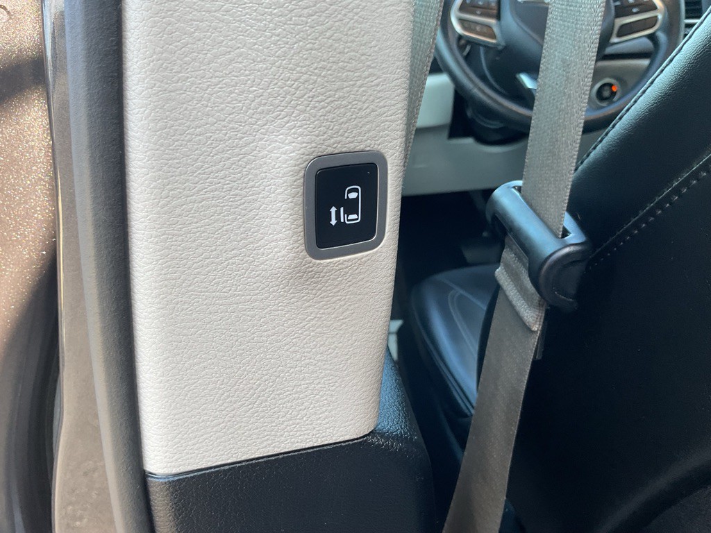 2020 Chrysler Voyager Image 42