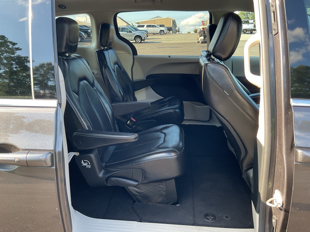 2020 Chrysler Voyager Image 43