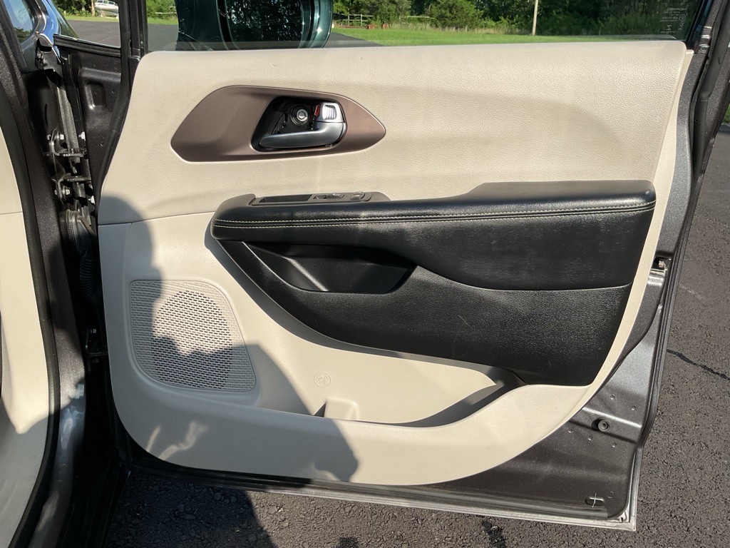 2020 Chrysler Voyager Image 46