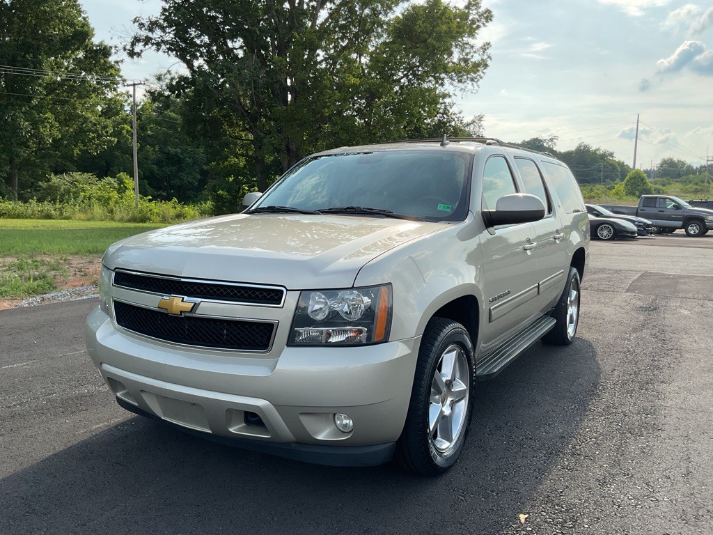2013 Chevrolet Suburban Image 1
