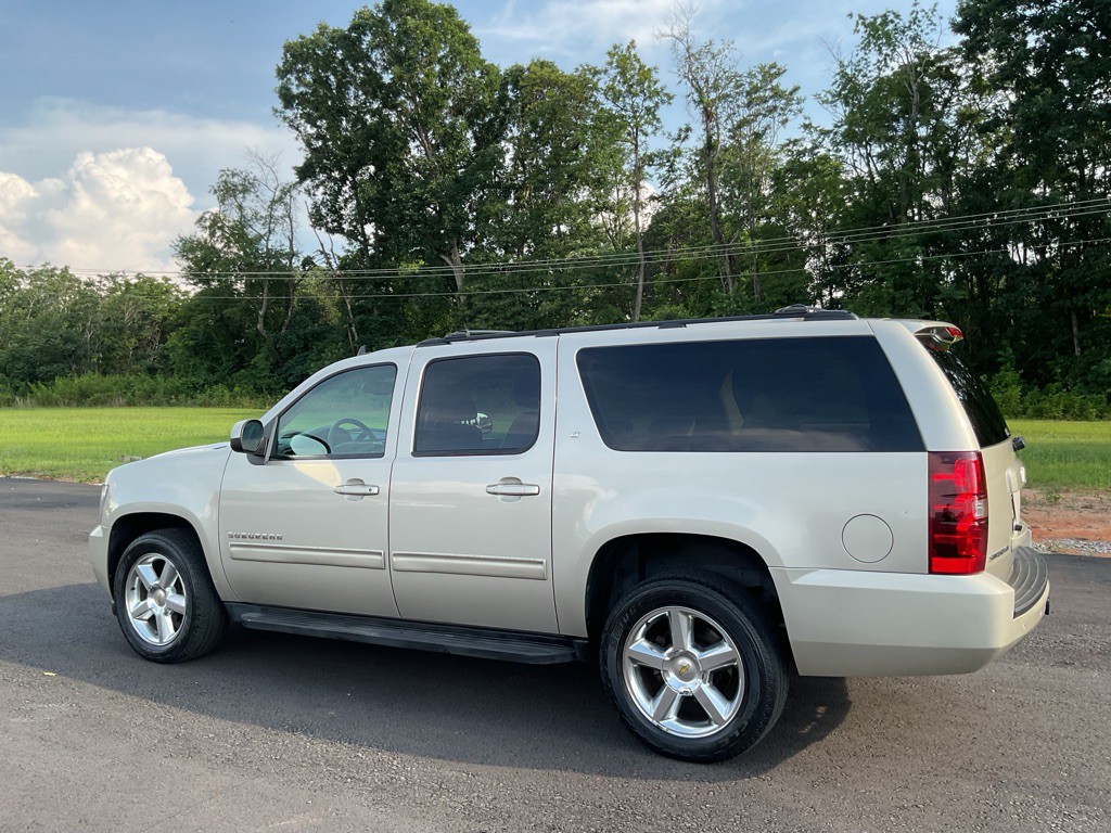 2013 Chevrolet Suburban Image 4