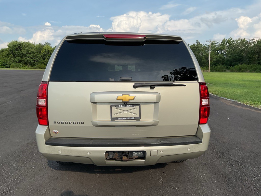 2013 Chevrolet Suburban Image 6