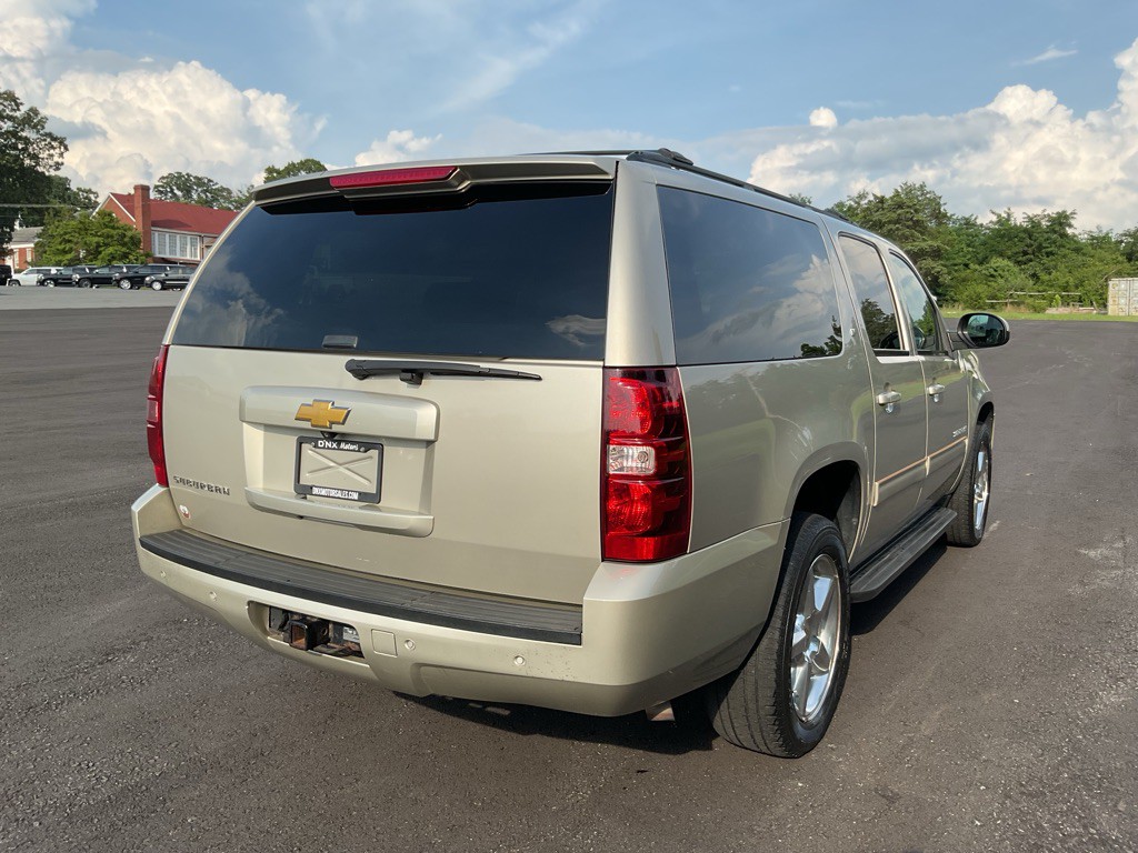 2013 Chevrolet Suburban Image 11