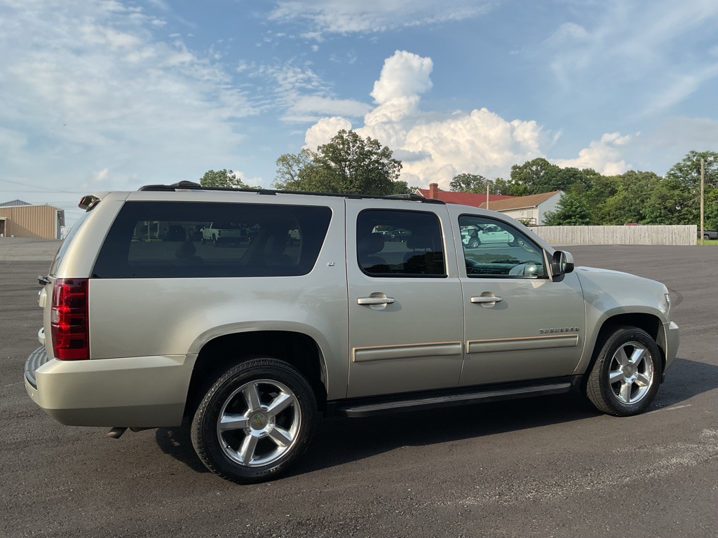 2013 Chevrolet Suburban Image 12