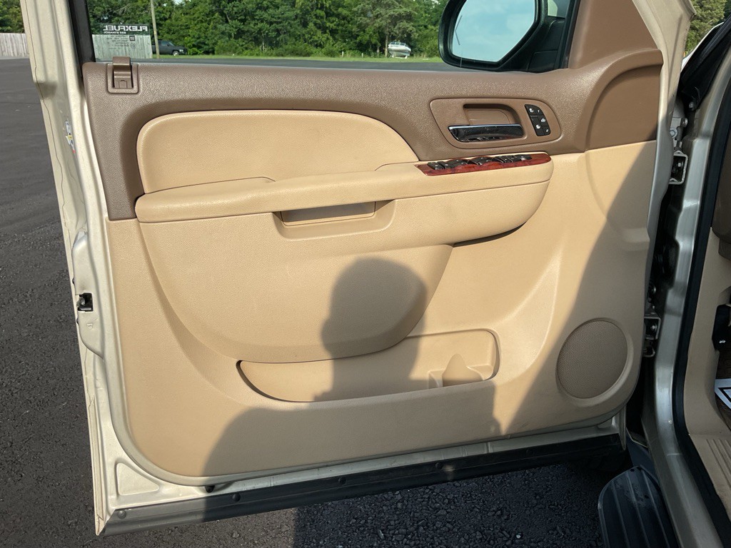 2013 Chevrolet Suburban Image 24