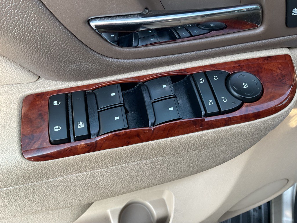 2013 Chevrolet Suburban Image 25