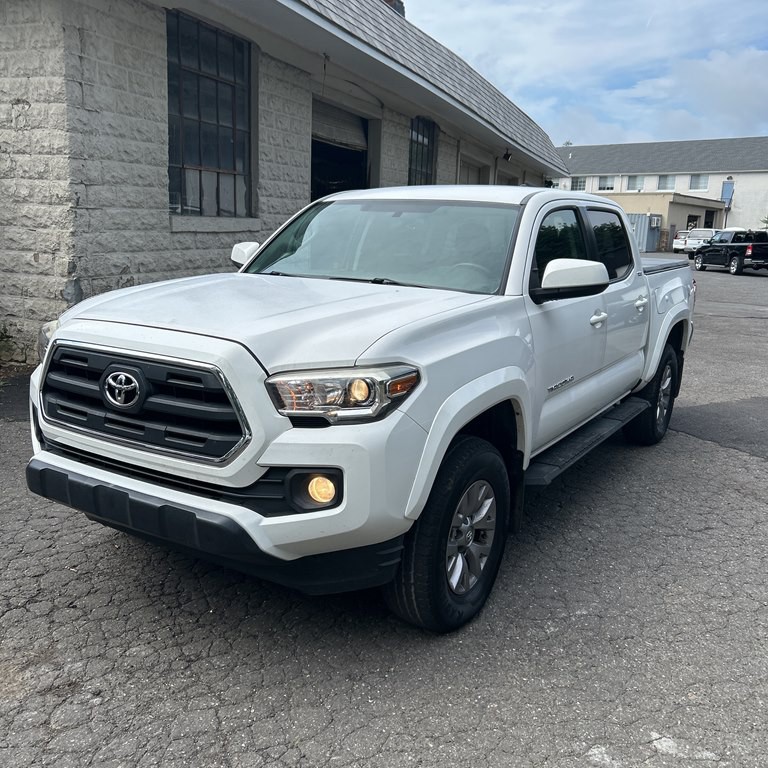 2017 Toyota Tacoma Image 3