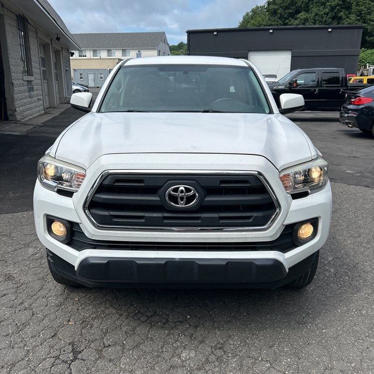 2017 Toyota Tacoma Image 4