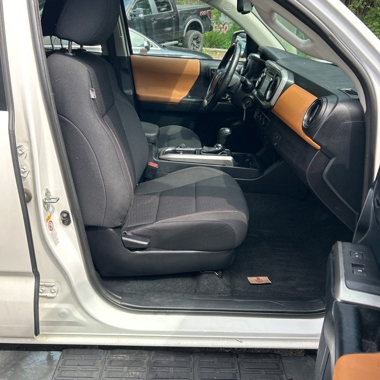 2017 Toyota Tacoma Image 9