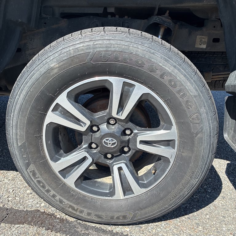 2018 Toyota Tacoma Image 17