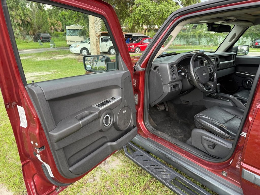 2009 Jeep Commander Image 25