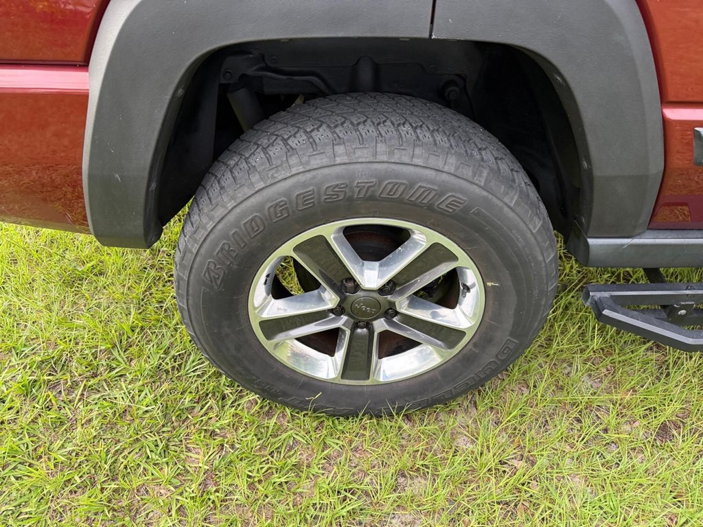 2009 Jeep Commander Image 31