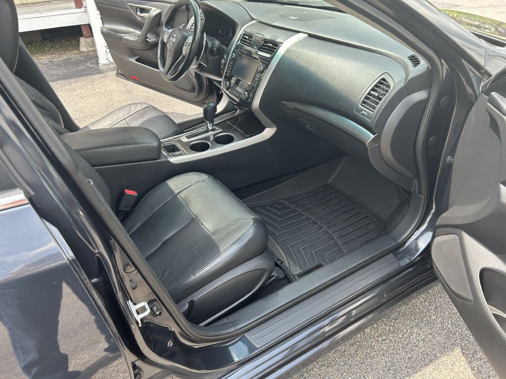 2014 Nissan Altima Image 9