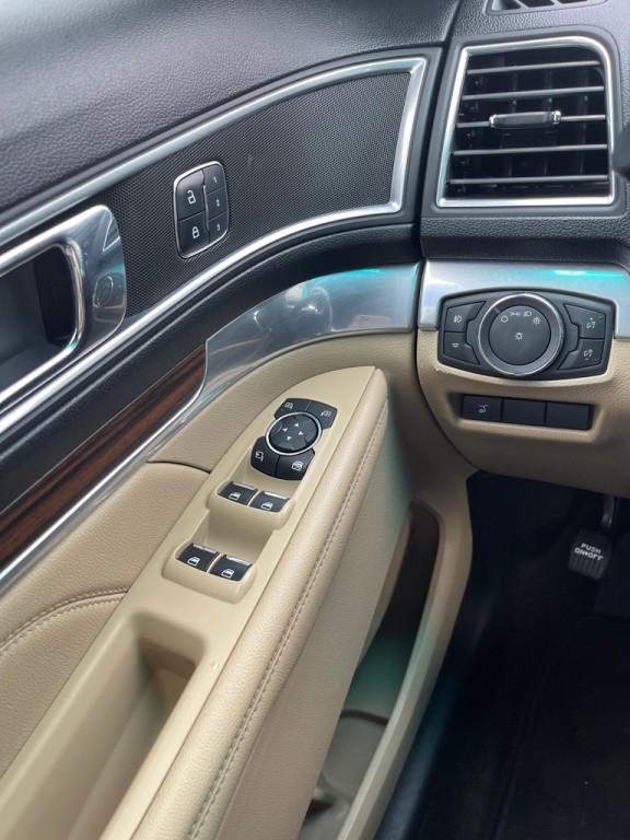 2016 Ford Explorer Image 11