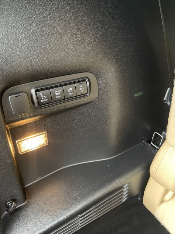 2016 Ford Explorer Image 24