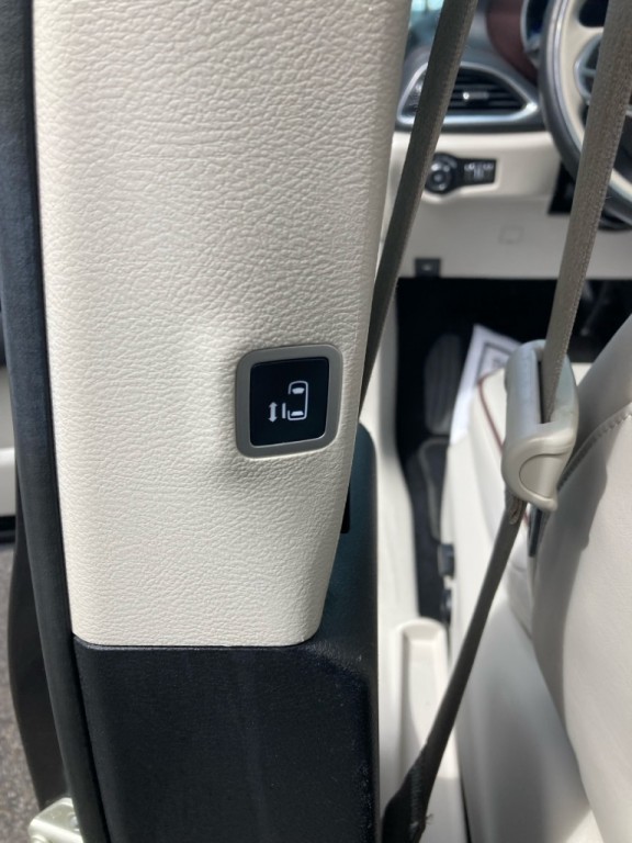 2020 Chrysler Pacifica Image 18
