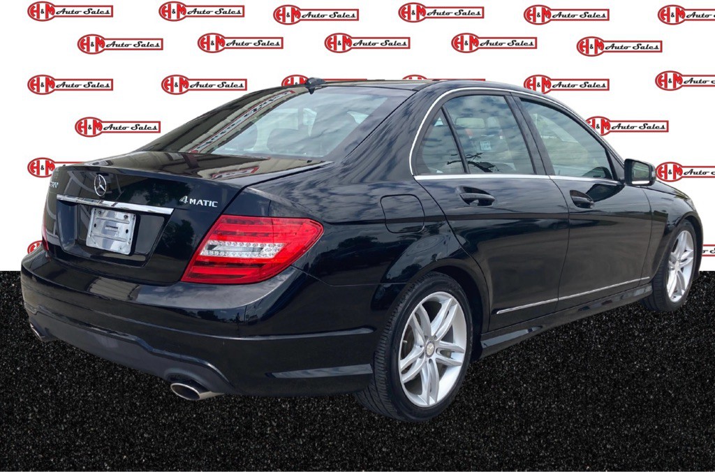 2012 Mercedes-Benz C-Class Image 3