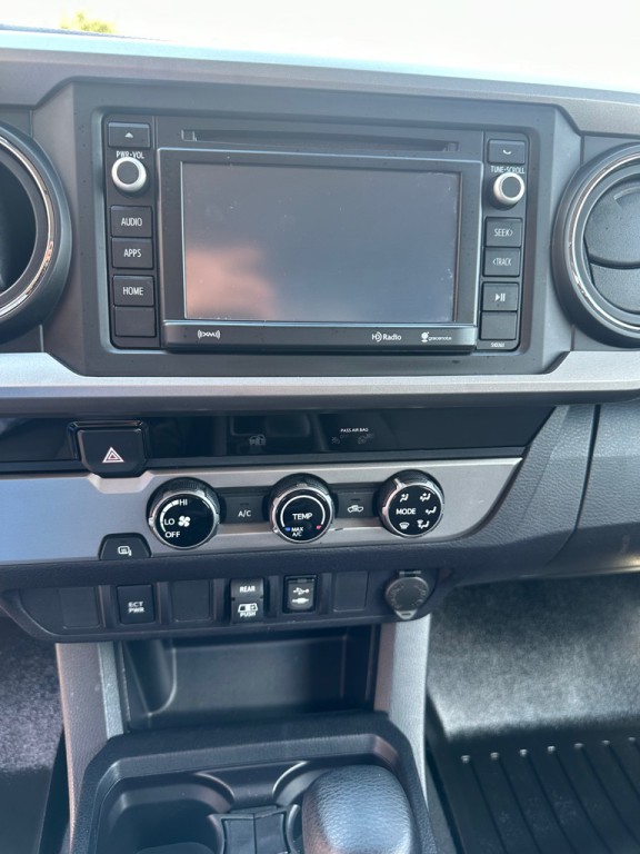2018 Toyota Tacoma Image 16