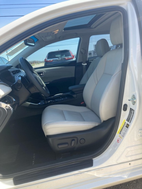 2016 Toyota Avalon Image 8