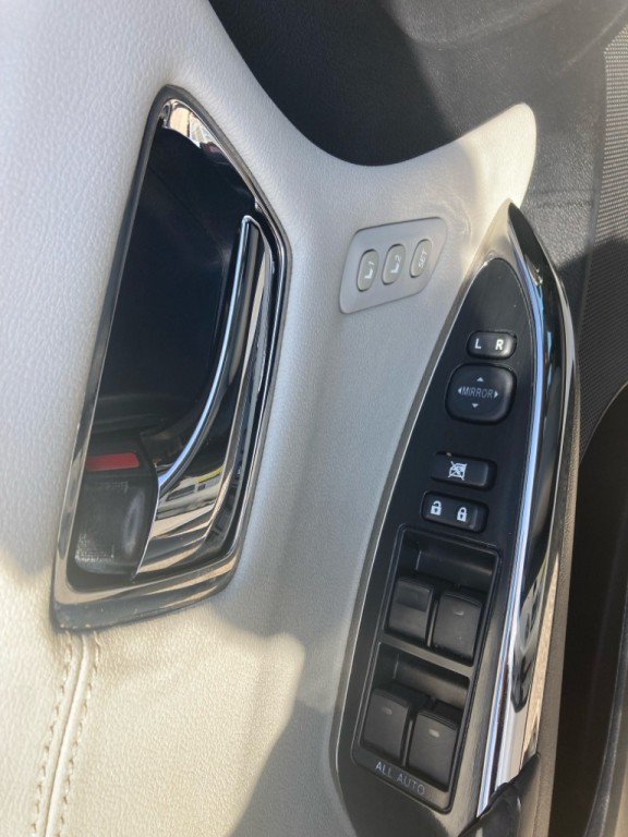 2016 Toyota Avalon Image 10