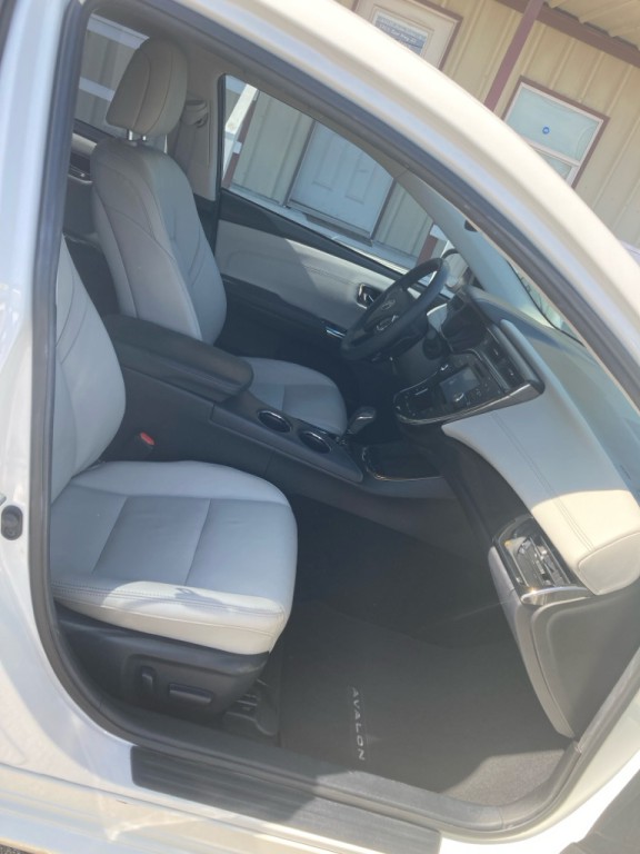 2016 Toyota Avalon Image 14