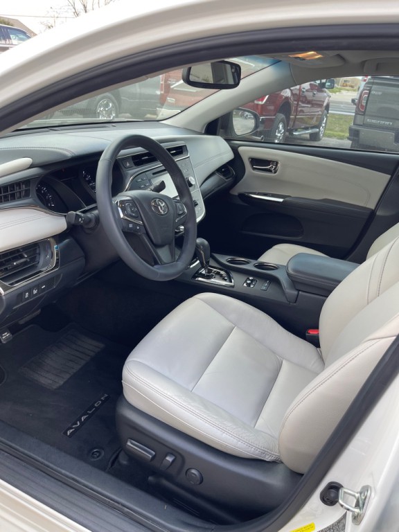 2016 Toyota Avalon Image 18
