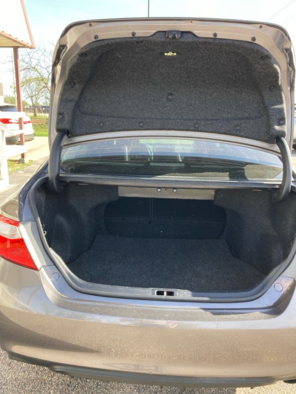 2017 Toyota Camry Image 7
