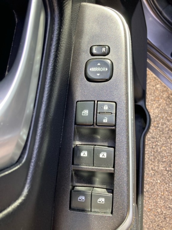 2017 Toyota Camry Image 8