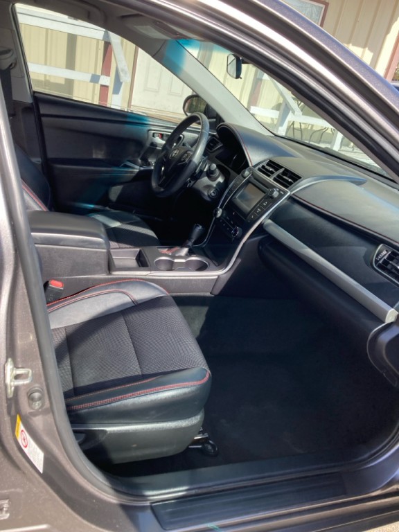 2017 Toyota Camry Image 9