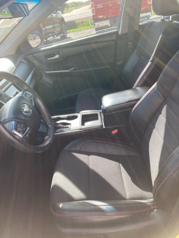 2017 Toyota Camry Image 12