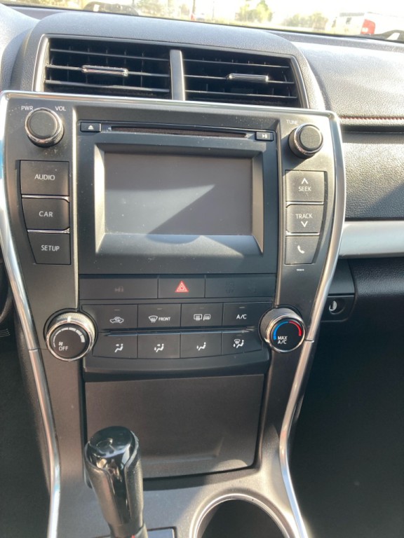 2017 Toyota Camry Image 15