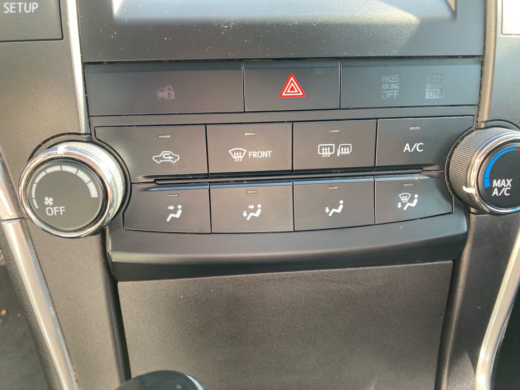 2017 Toyota Camry Image 16