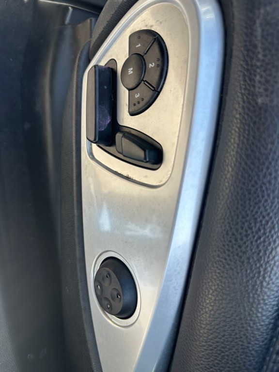 2011 Mercedes-Benz M-Class Image 8