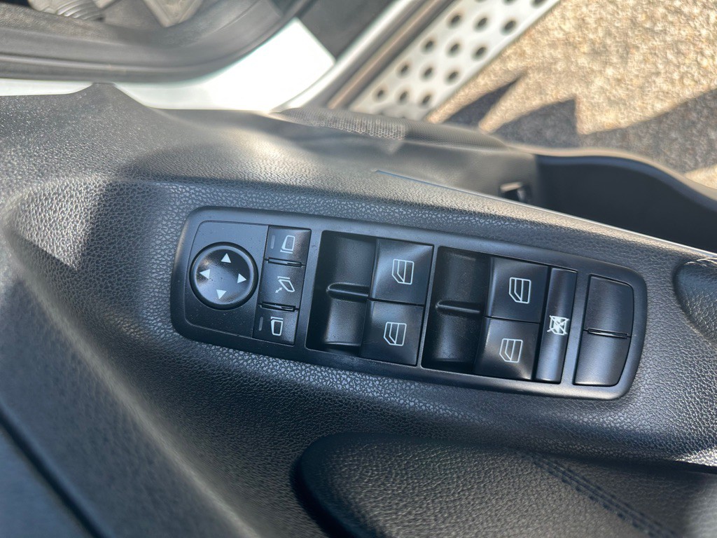 2011 Mercedes-Benz M-Class Image 9