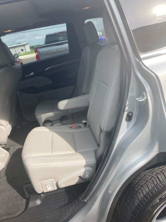 2018 Toyota Highlander Image 17