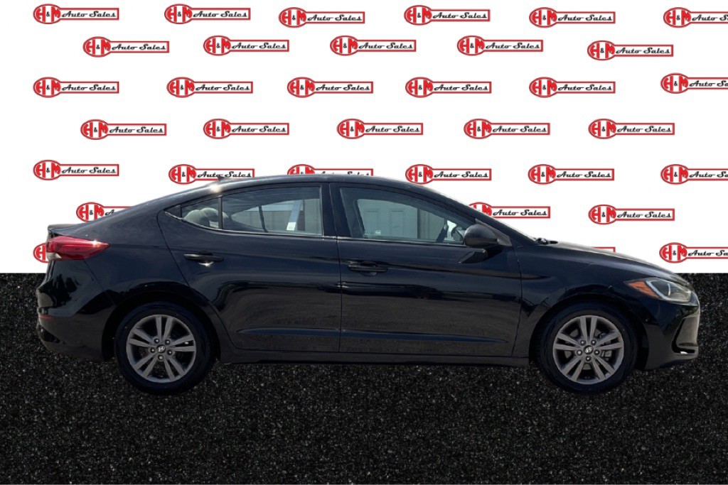 2017 Hyundai Elantra Image 2